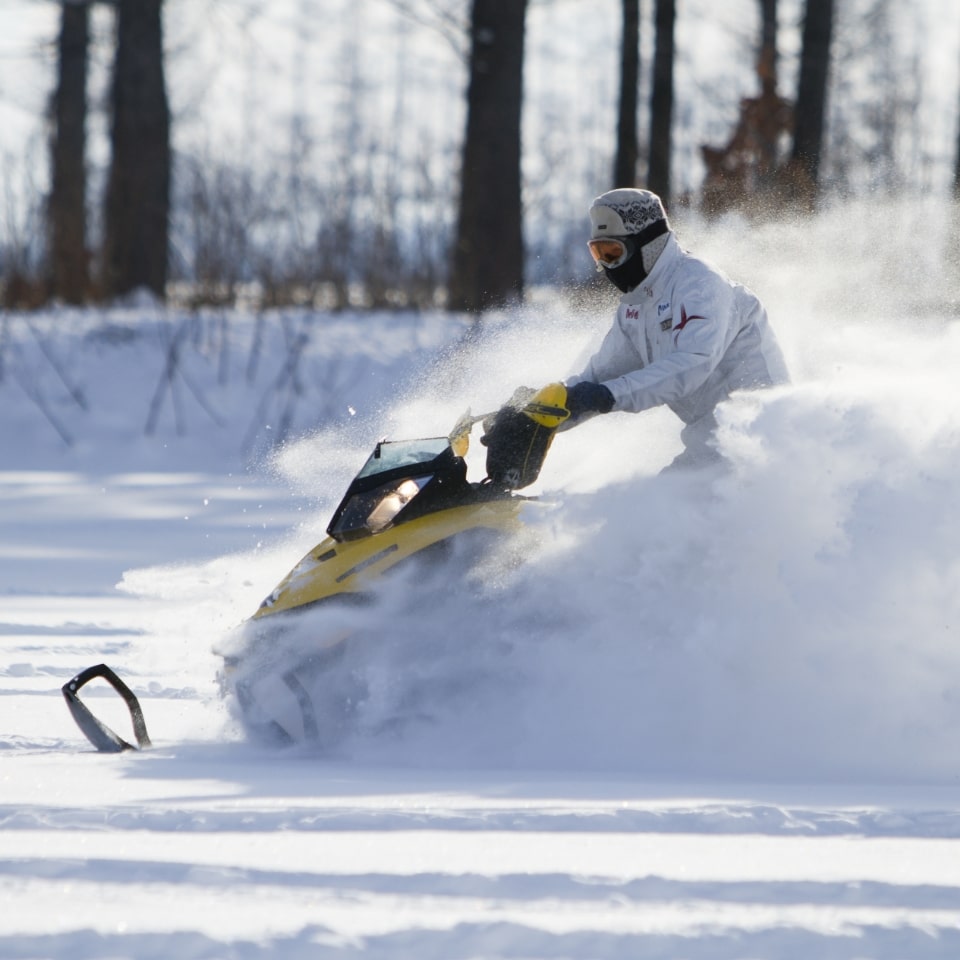 スノーモービル